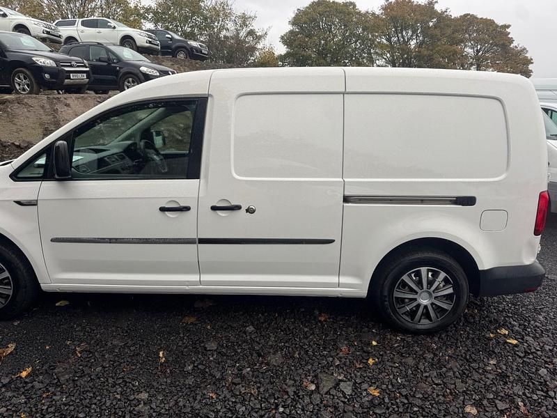 Used VW Caddy Maxi Startline 102 HP (75 kW) 2017 White MPV