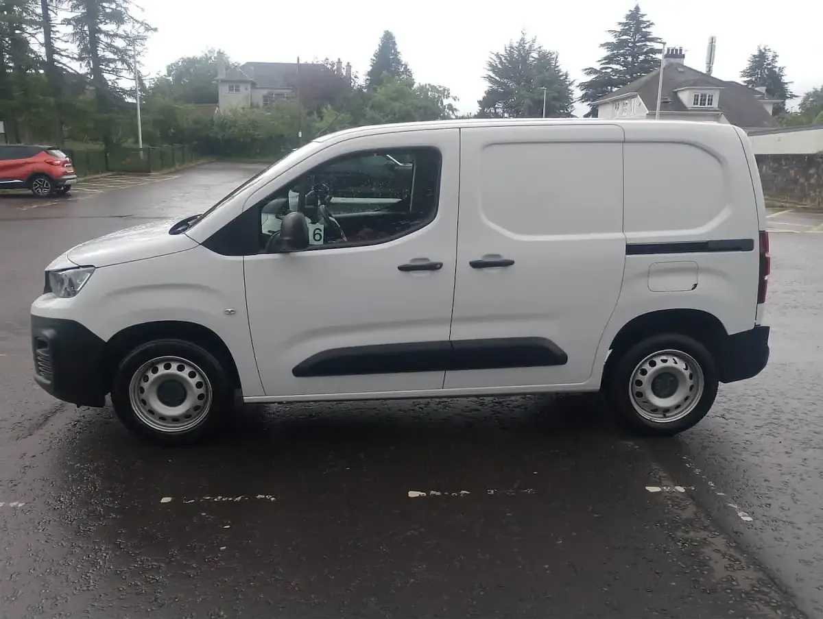 Used Peugeot Partner Premium 102 HP (75 kW) 2023 White MPV