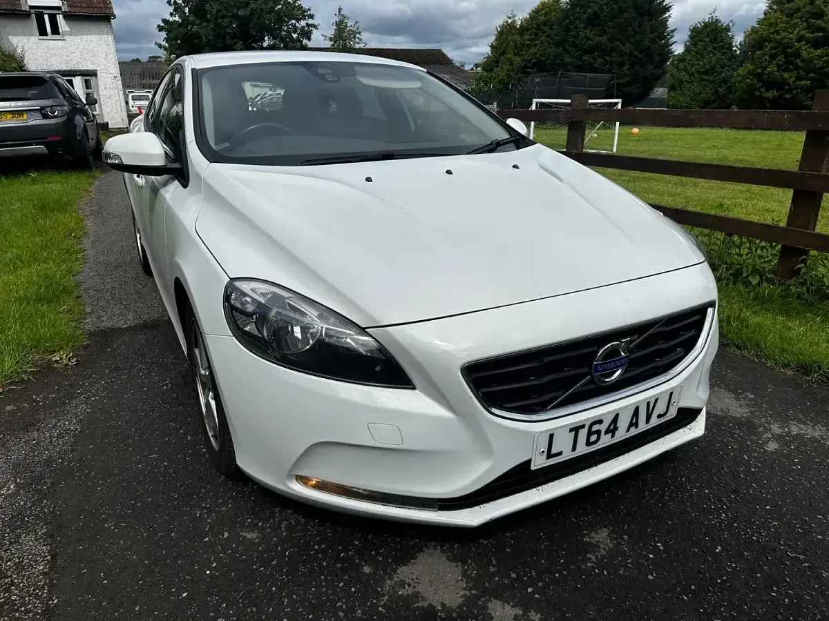 Used Volvo V40 2014 White Hatchback