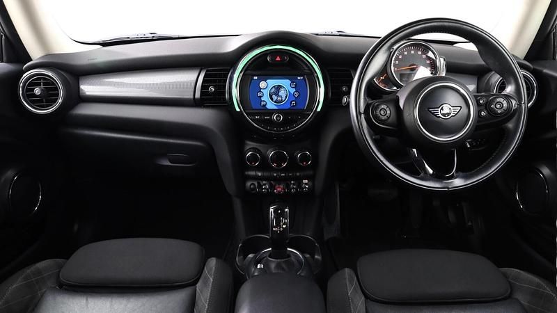 Used Mini Cooper Hatch 134 HP (98 kW) 2018 Red Hatchback