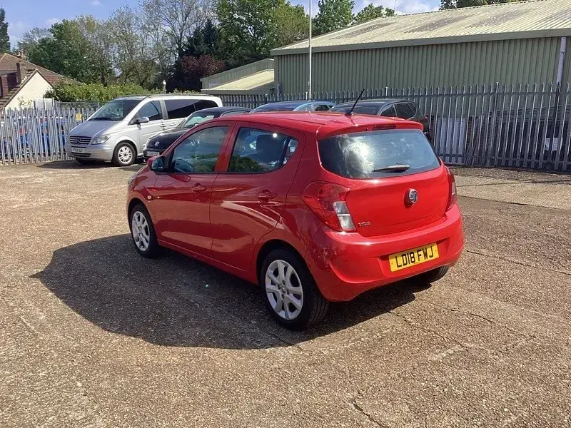 Używany Vauxhall Viva 75 KM (55 kW) 2018 Czerwony Hatchback