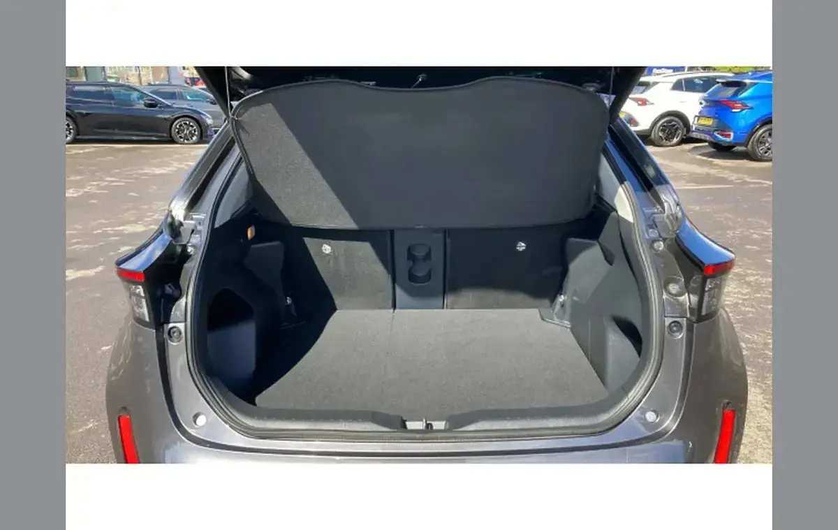 Used Toyota Yaris Cross 113 HP (83 kW) 2023 Grey SUV
