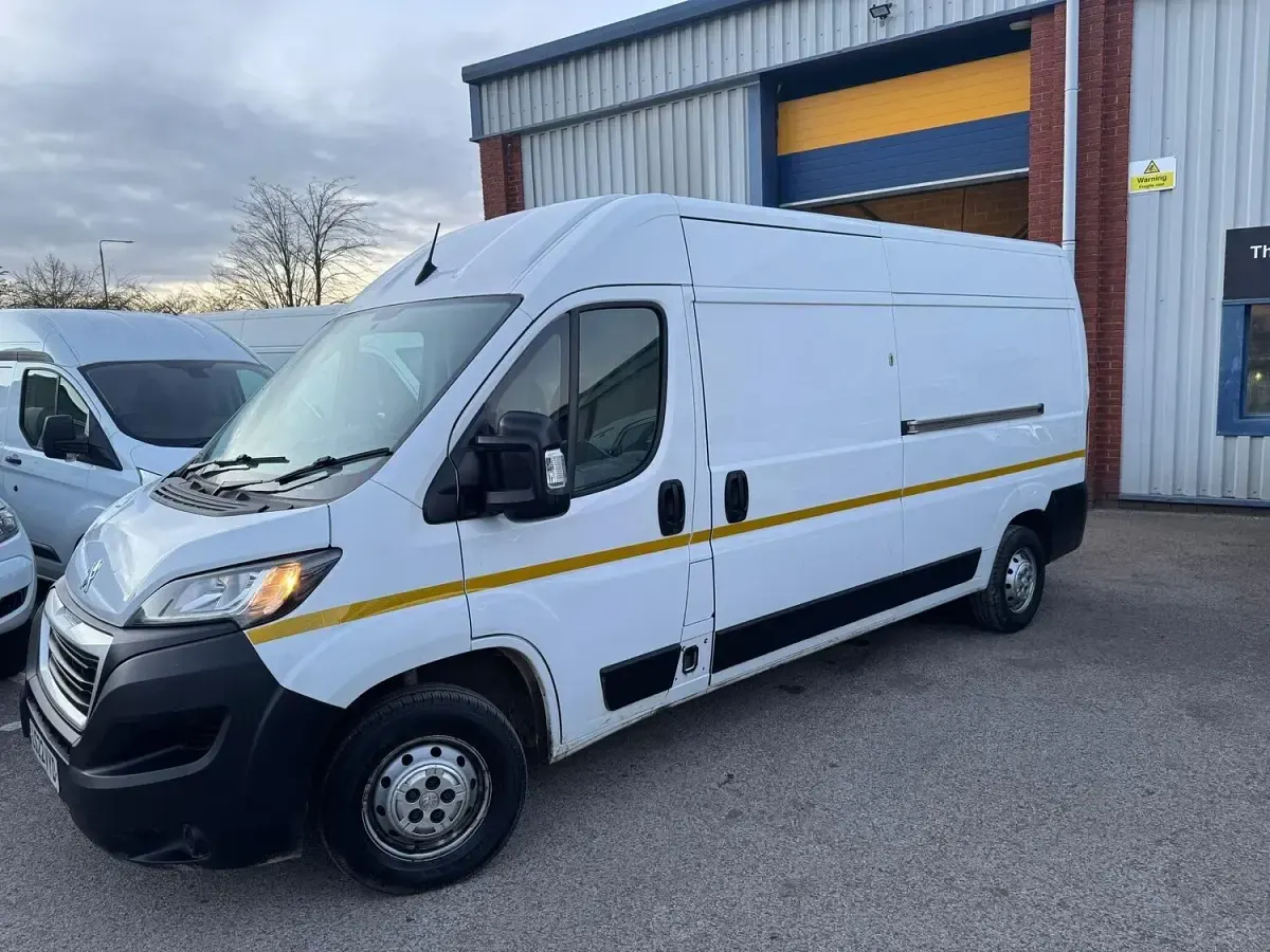 Used Peugeot Boxer 140 HP (102 kW) 2022 White Van