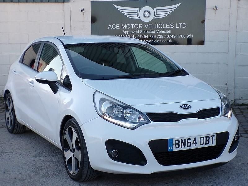 White Used 2014 Kia Rio 3 Hatchback | £2,750 (Good price) - Image 1/4