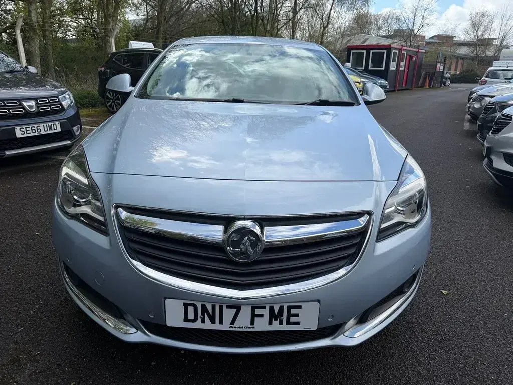 Used Vauxhall Insignia Design Edition 136 HP (100 kW) 2017 Silver Hatchback