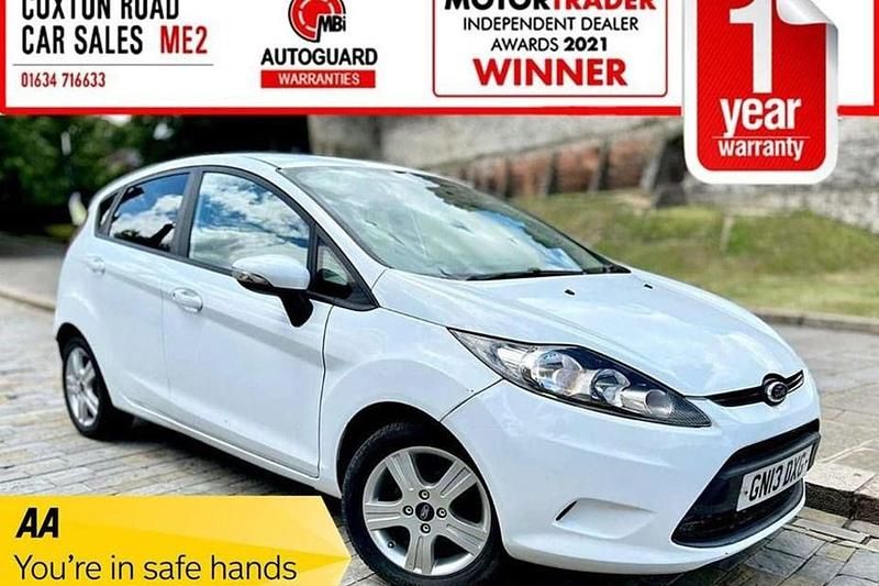 Used Ford Fiesta 70 HP (51 kW) 2013 White Hatchback