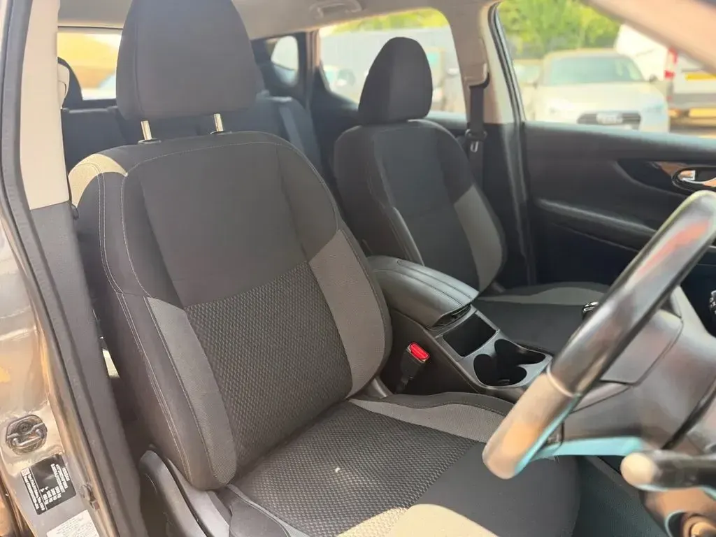 Used Nissan Qashqai Acenta Premium 115 HP (84 kW) 2018 Grey SUV