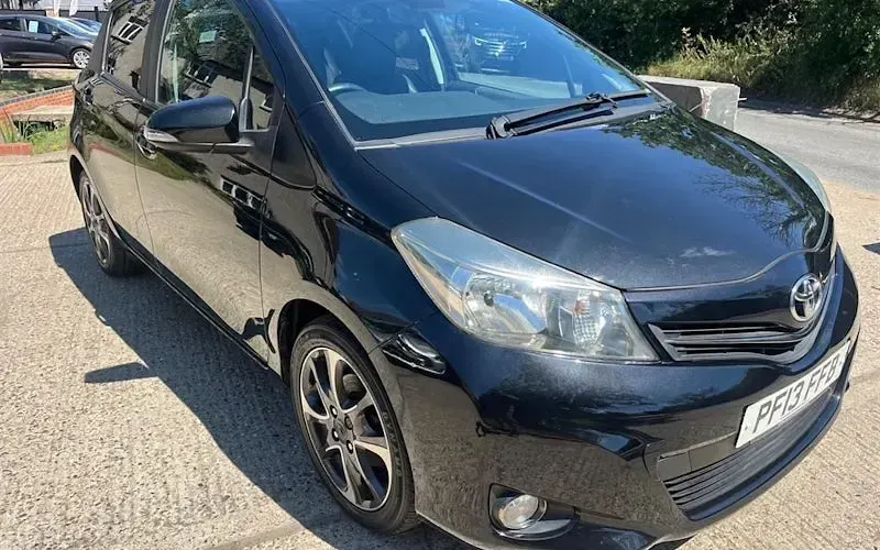 Used Toyota Yaris SR 101 HP (74 kW) 2013 Hatchback
