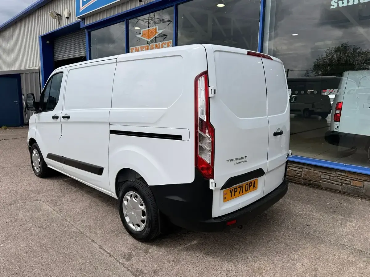 Used Ford Transit Custom 105 HP (77 kW) 2021 White Van