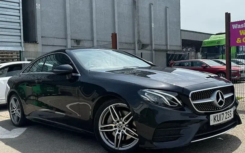 Begagnad Mercedes E220 AMG line 194 HK (142 kW) 2019 Sportkupé