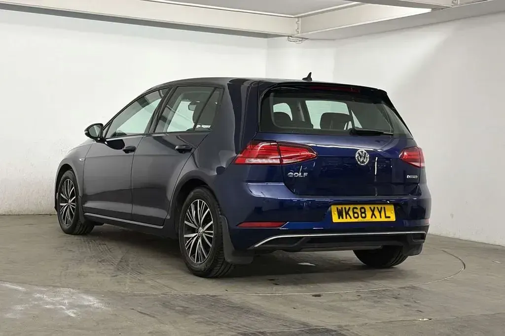 Used VW Golf VII SE 130 HP (95 kW) 2018 Blue Hatchback