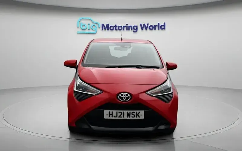 Used Toyota Aygo X-play 72 HP (52 kW) 2021 Red Hatchback
