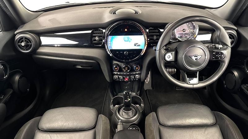 Begagnad Mini Cooper Hatch 134 HK (98 kW) 2021 Grön Halvkombi