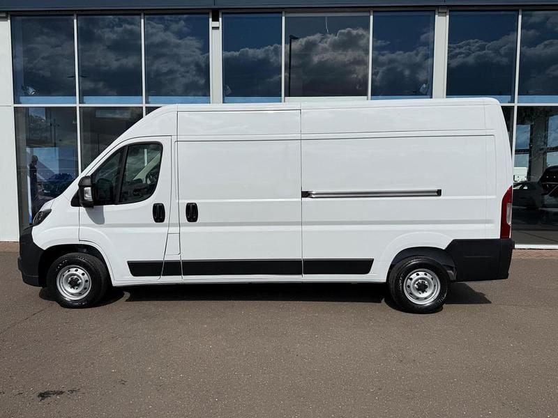White New 2024 Peugeot Boxer Van | £24,995 (Fair price) - Image 1/3