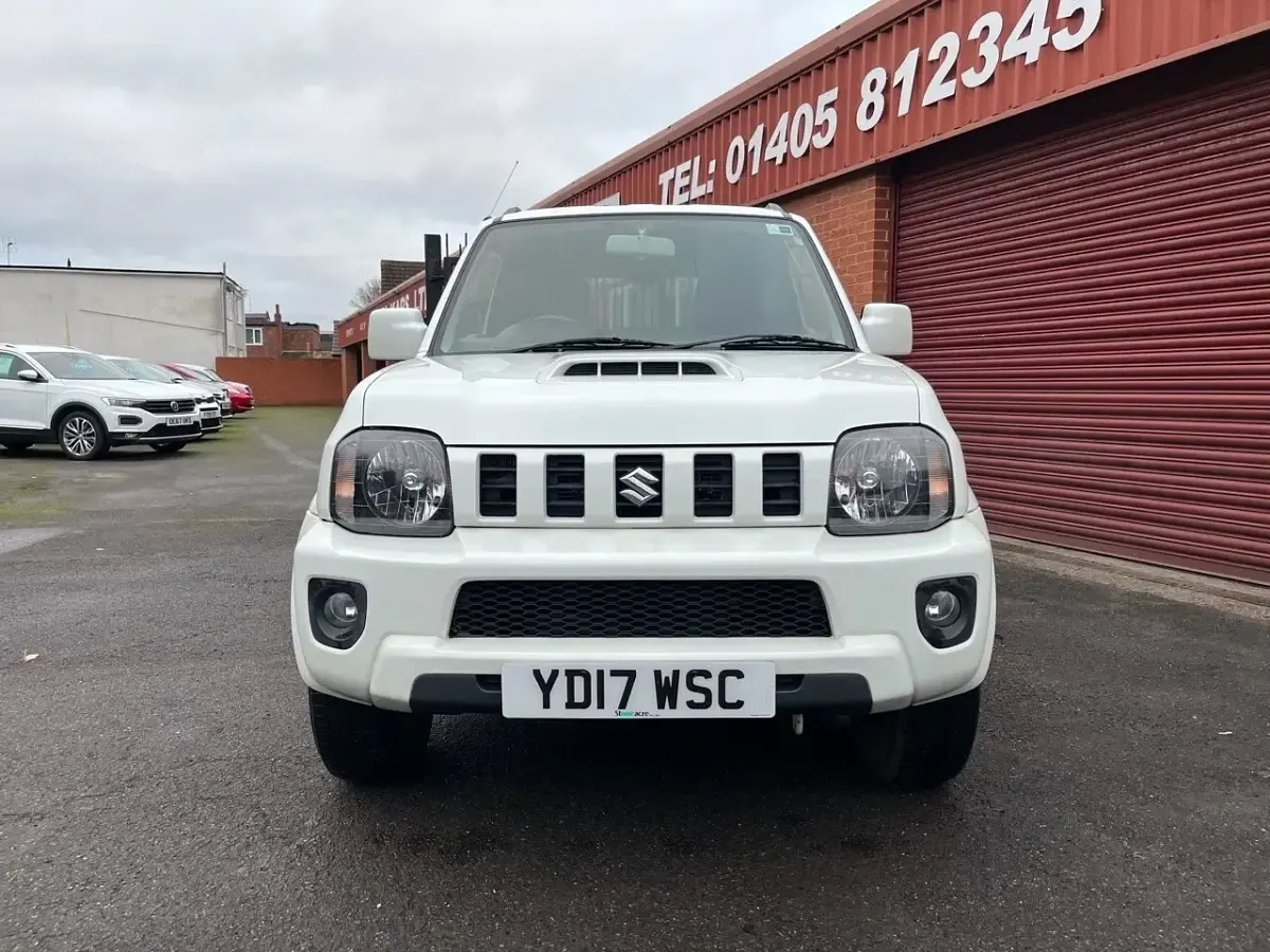 Used Suzuki Jimny SZ4 85 HP (62 kW) 2017 White SUV