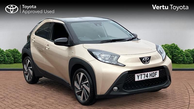 Used Toyota Aygo X 72 HP (52 kW) 2024 Beige SUV