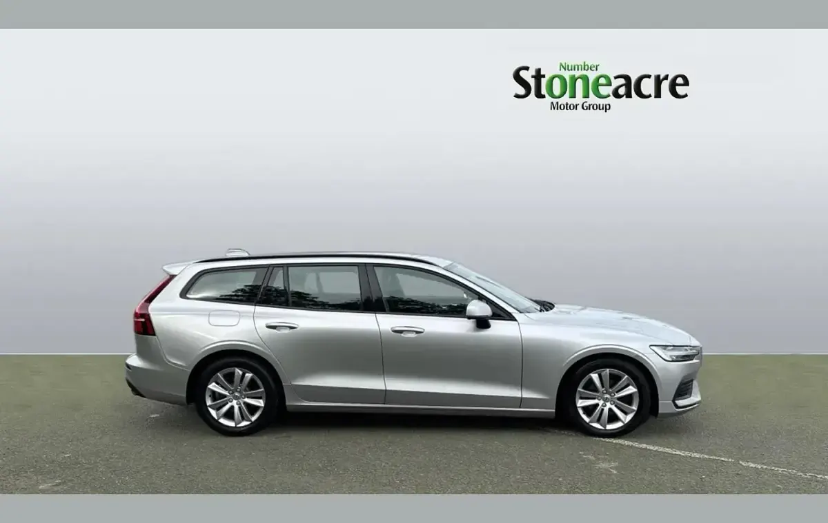 Used Volvo V60 Momentum 187 HP (137 kW) 2018 Silver Estate