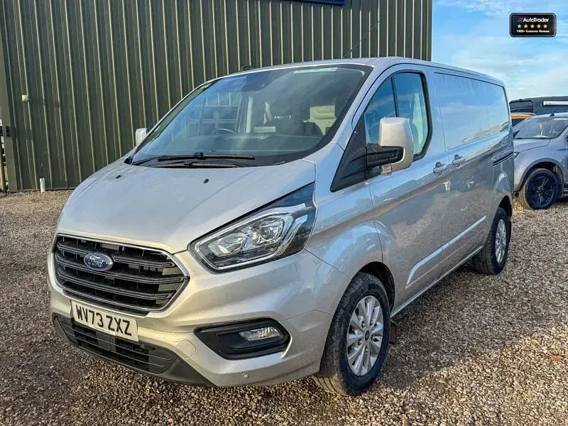 Usado Ford Transit Custom Limited 170 CV (125 kW) 2023 Plateado Van
