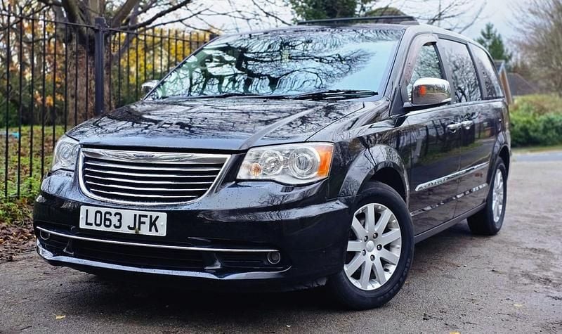 Used Chrysler Grand Voyager Limited 178 HP (130 kW) 2014 Black MPV
