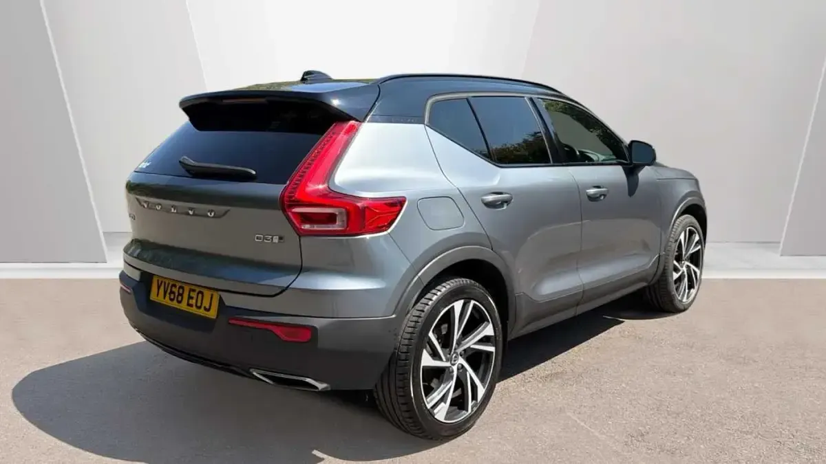 Used Volvo XC40 R-Design 150 HP (110 kW) 2019 Grey SUV