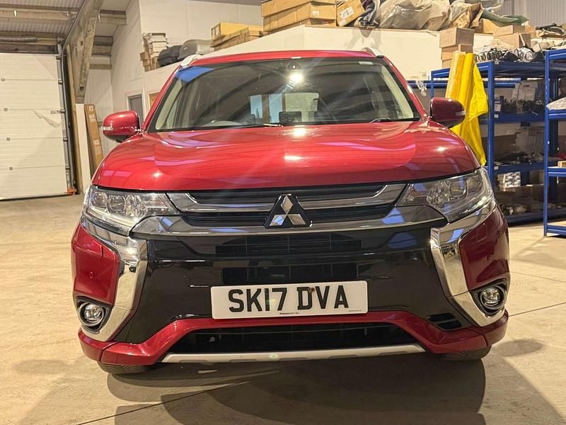 Used Mitsubishi Outlander 200 HP (147 kW) 2017 Red SUV