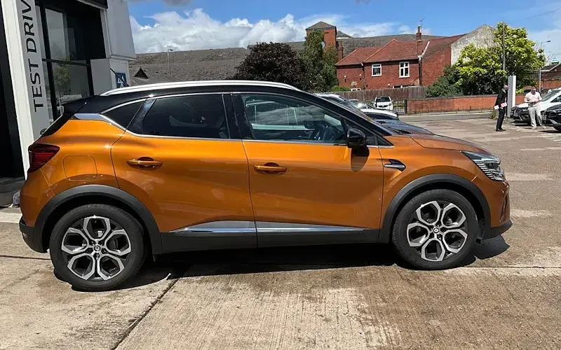 Used Renault Captur SE 140 HP (102 kW) 2022 Orange SUV