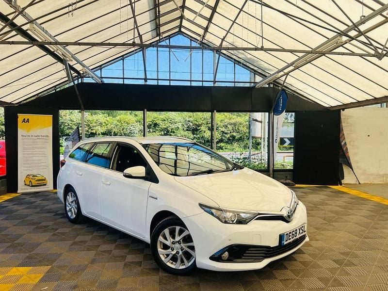 White Used 2018 Toyota Auris Hybrid Estate | £8,496 (Super price) - Image 1/4