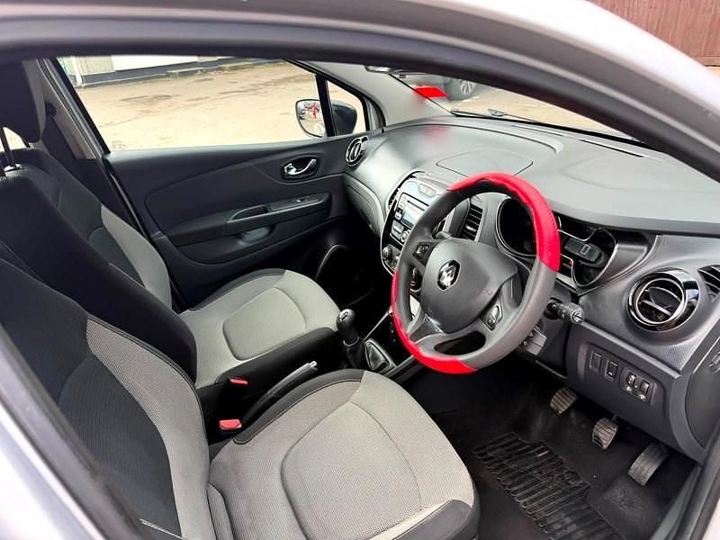 Used Renault Captur Expression+ 90 HP (66 kW) 2016 Silver SUV