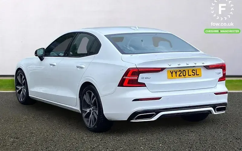 Usado Volvo S60 R-Design 250 HP (183 kW) 2019 Branco Sedan