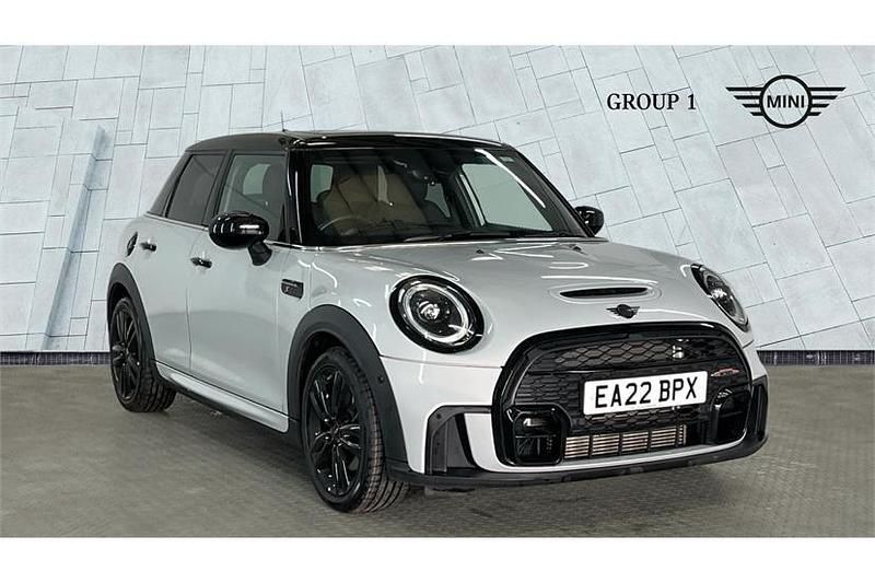 Used Mini Cooper S Comfort 178 HP (130 kW) 2022 White silver Hatchback