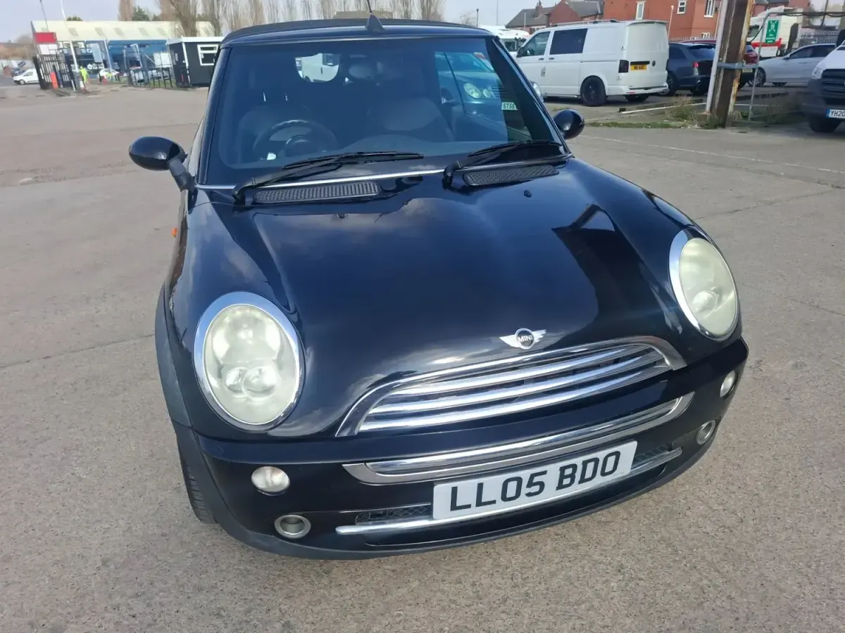 Usado Mini Cooper Cabriolet 115 CV (84 kW) 2005 Negro Descapotable