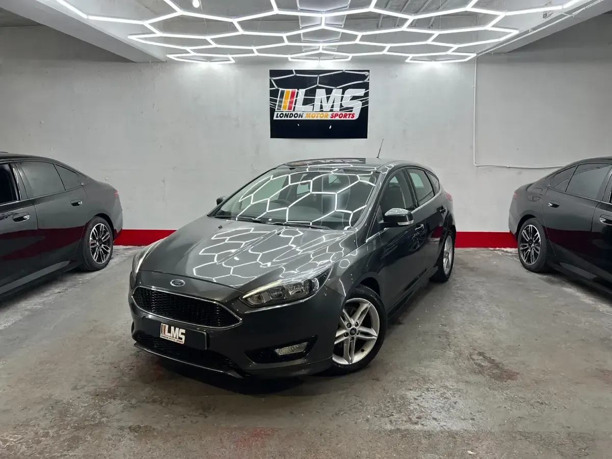 Used Ford Focus Zetec 125 HP (91 kW) 2015 Grey Hatchback