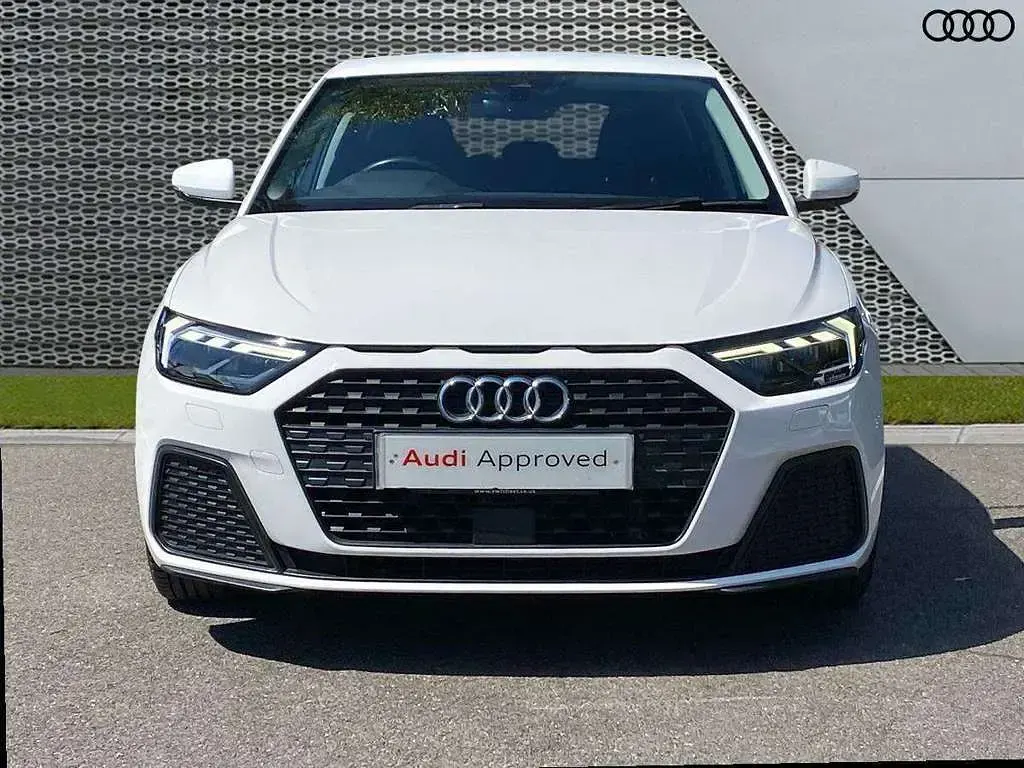 Used Audi A1 Design 94 HP (69 kW) 2023 White SUV