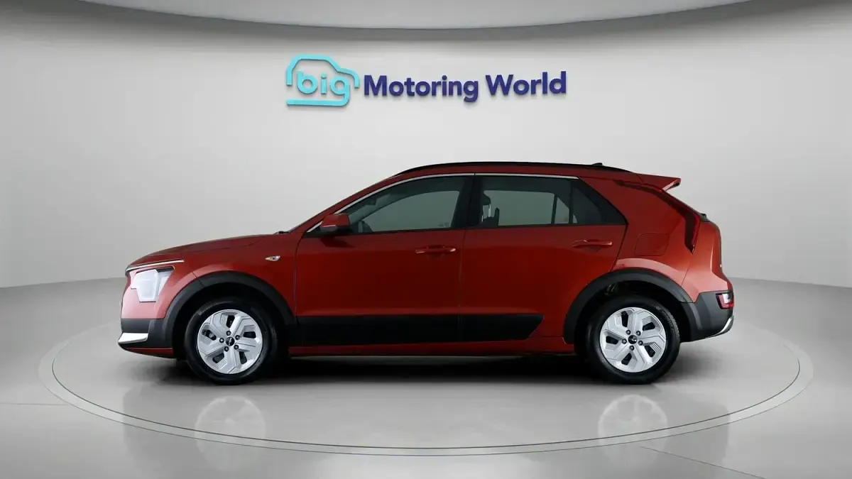 Used Kia Niro 141 HP (103 kW) 2023 Orange SUV