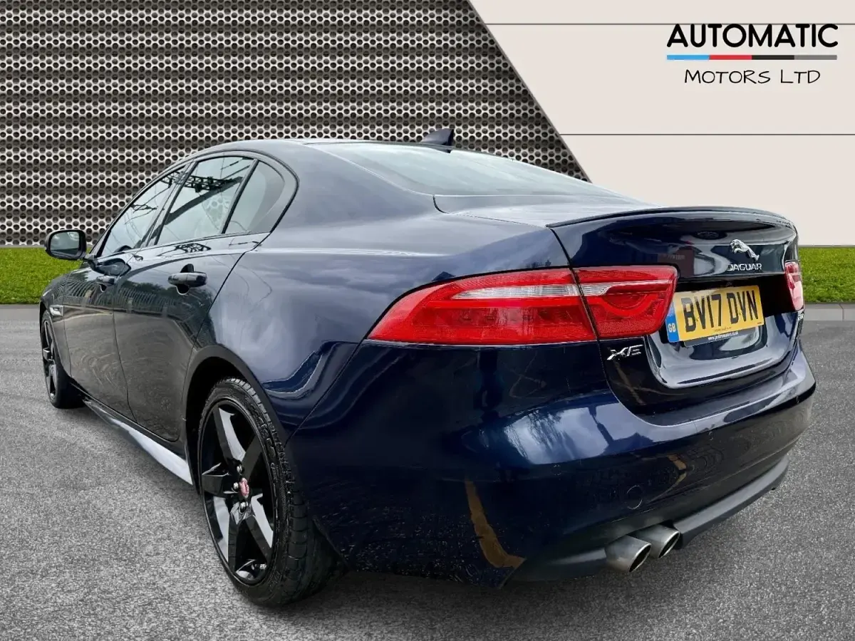 Usado Jaguar XE R-Sport 180 HP (132 kW) 2017 Azul Sedan