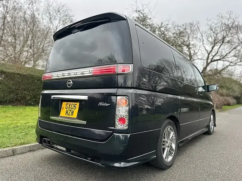 Usado Nissan Elgrand 2021 Negro Monovolumen