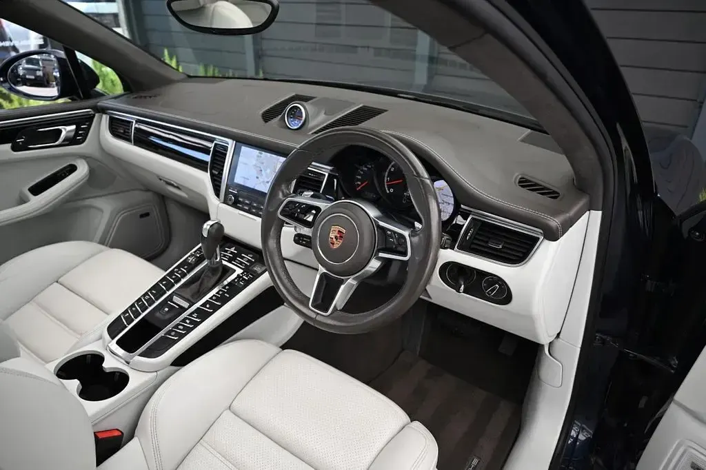 Used Porsche Macan Turbo 400 HP (294 kW) 2017 Blue SUV