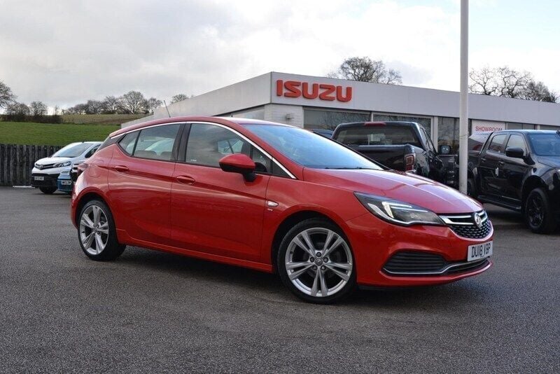 Red Used 2018 Vauxhall Astra SRi Hatchback | £8,982 (Fair price) - Image 1/3
