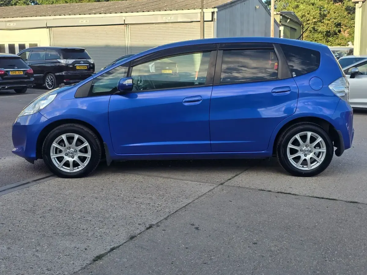 Used Honda Fit Hybrid 2011 Mauve/purple Hatchback