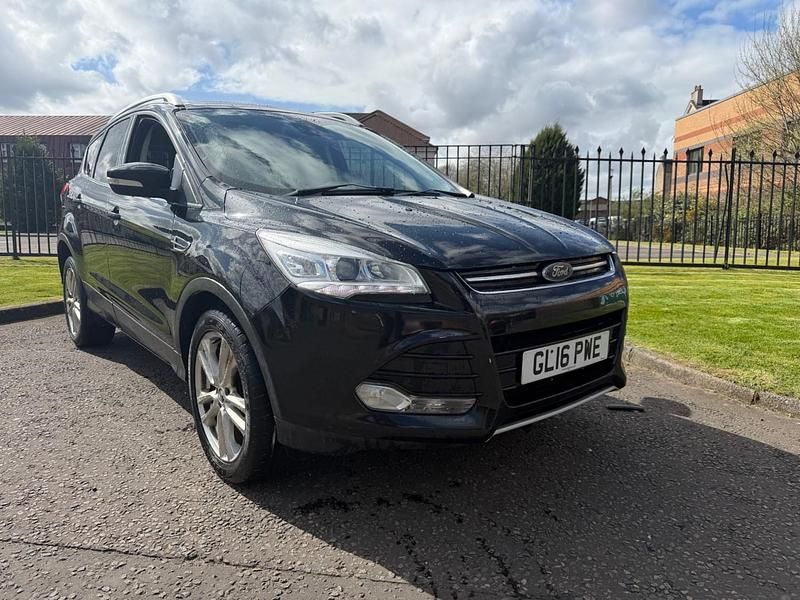 Usado Ford Kuga Titanium X 163 HP (119 kW) 2016 Preto SUV