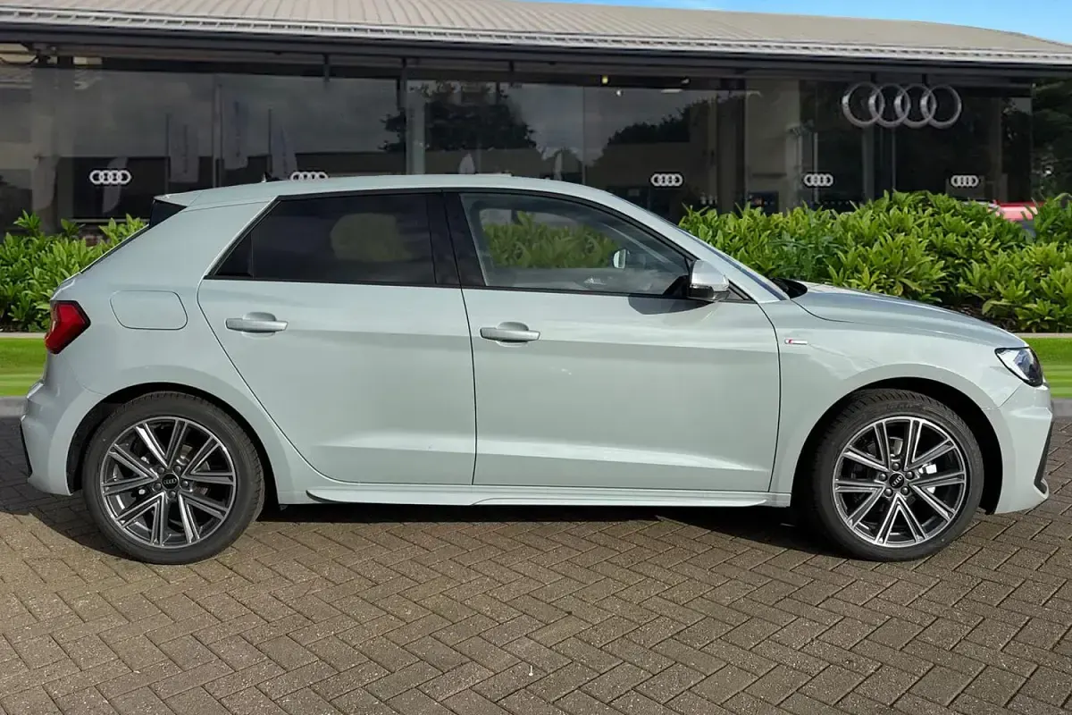 Nouă Audi A1 Sportback S-Line 2026 Gri Hatchback