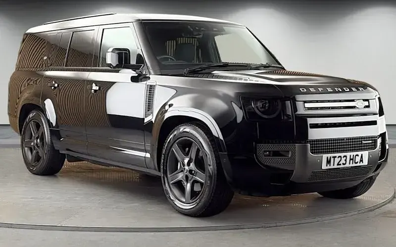 Używany Land Rover Defender SE Dynamic 300 KM (220 kW) 2023 SUV