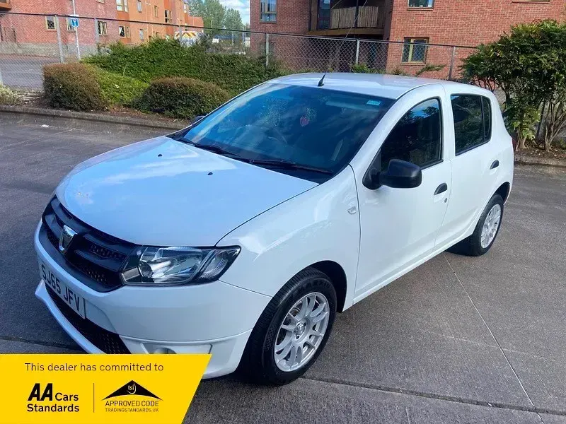 Używany Dacia Sandero Ambiance 75 KM (55 kW) 2015 Biały Hatchback