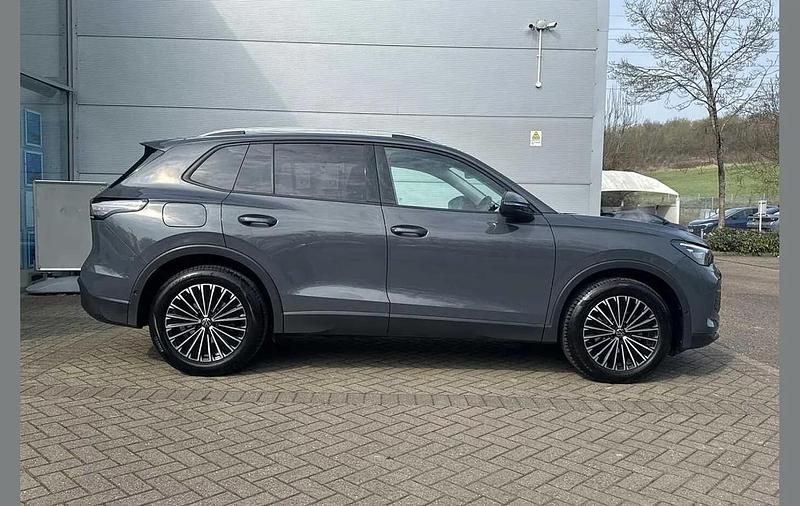 Używany VW Tiguan Match 147 KM (108 kW) 2024 Szary SUV