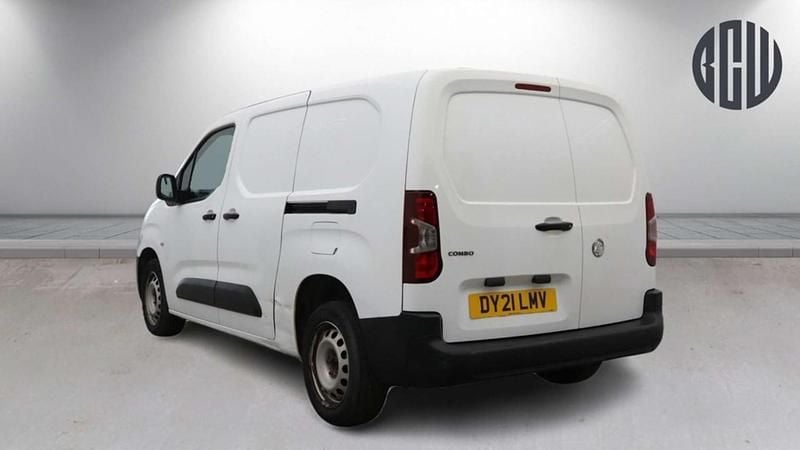 Used Vauxhall Combo Edition 100 HP (73 kW) 2021 White MPV
