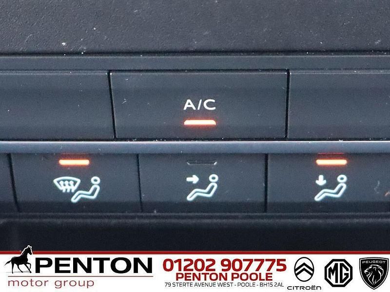 Used Vauxhall Combo 100 HP (73 kW) 2021 White MPV