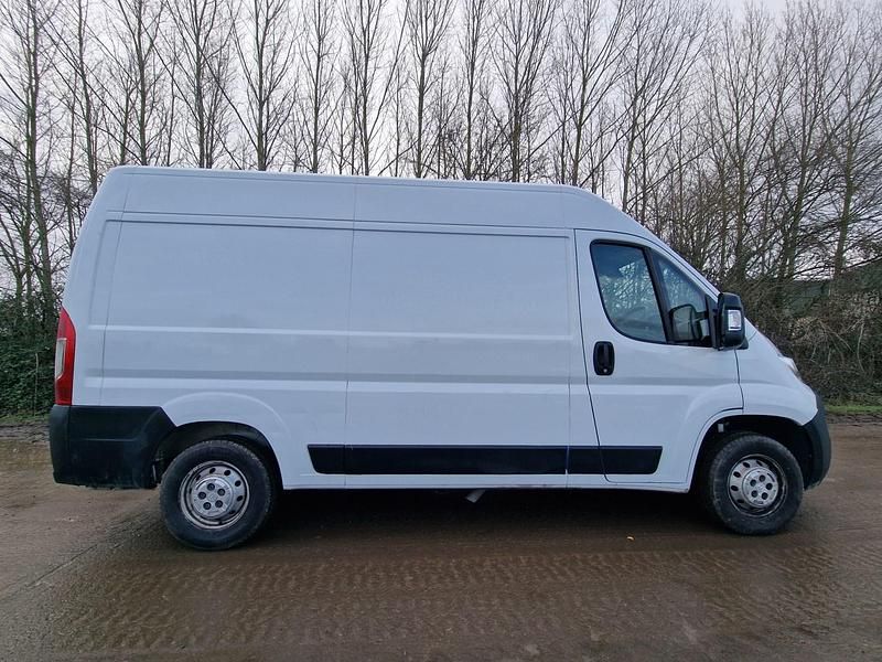 Used Citroën Relay 138 HP (101 kW) 2022 White Van