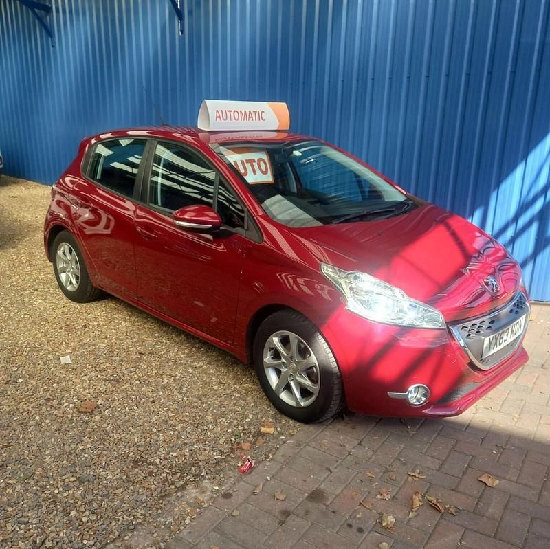 Used Peugeot 208 Active 70 HP (51 kW) 2013 Red Hatchback