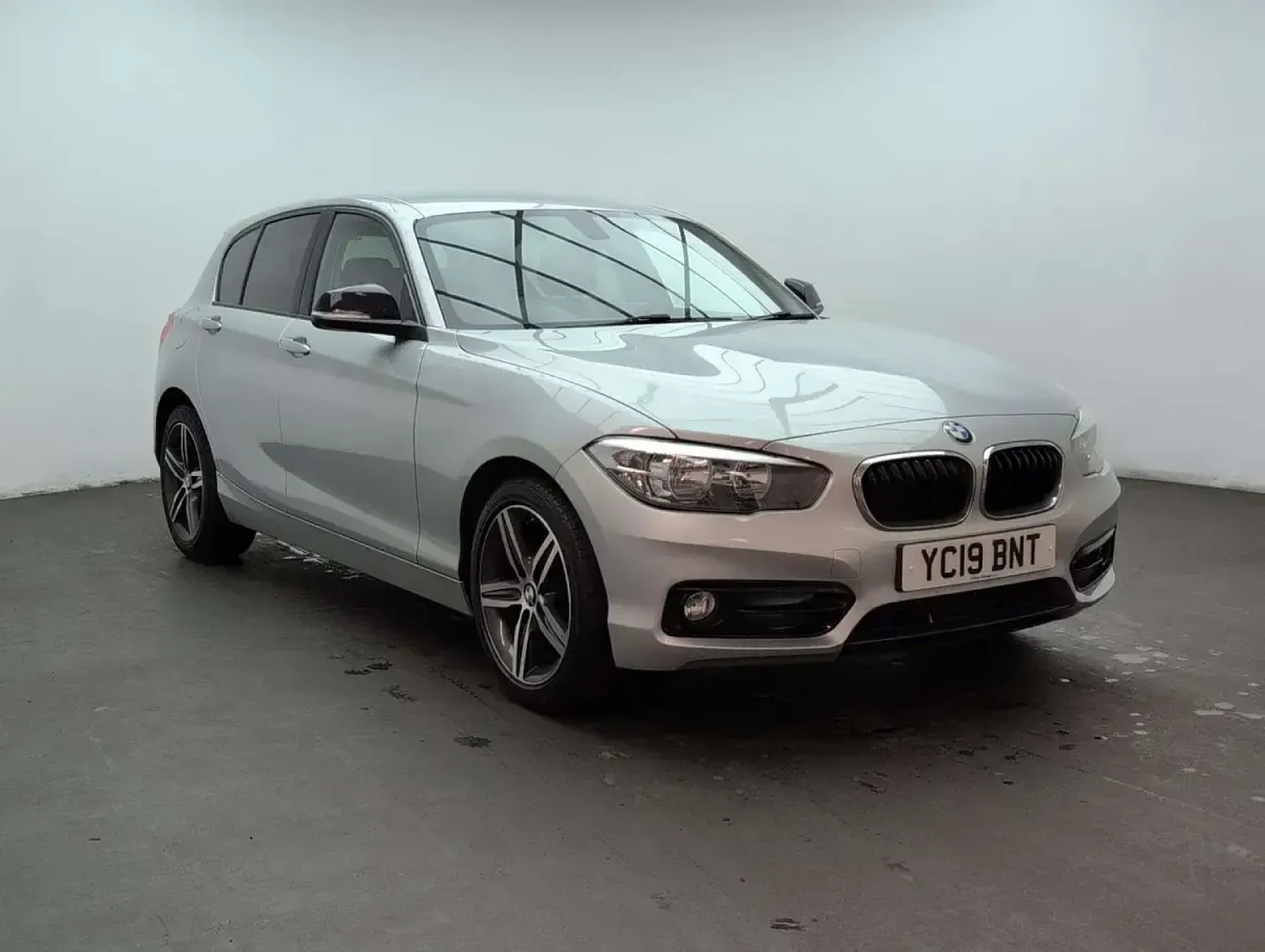 Used BMW 118 Sport Line 134 HP (98 kW) 2019 Silver Hatchback