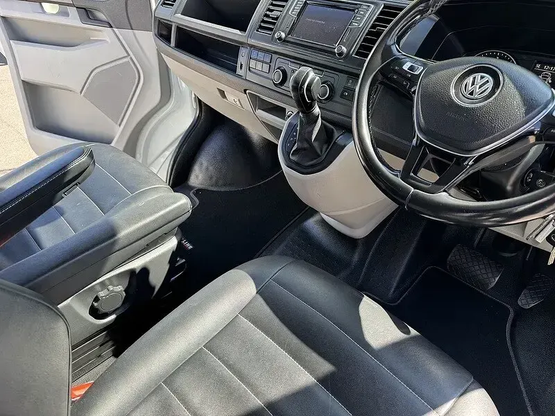 Used VW Transporter Highline 204 HP (150 kW) 2019 White Van